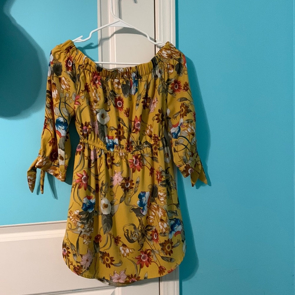 Worn once high dress perfect for any sunny occasion